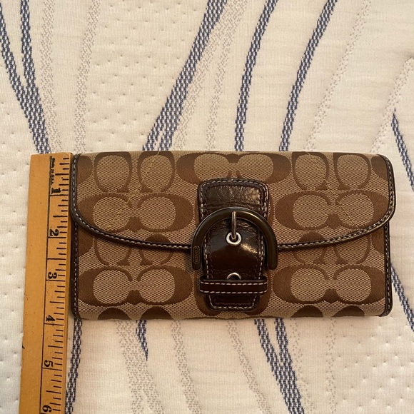 Coach Signature Soho Wallet - Picture 3 of 4